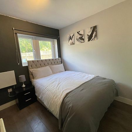 Letzi Premium Cozy Retreat Private En-Suite Rooms, Wembley Лондон Екстер'єр фото