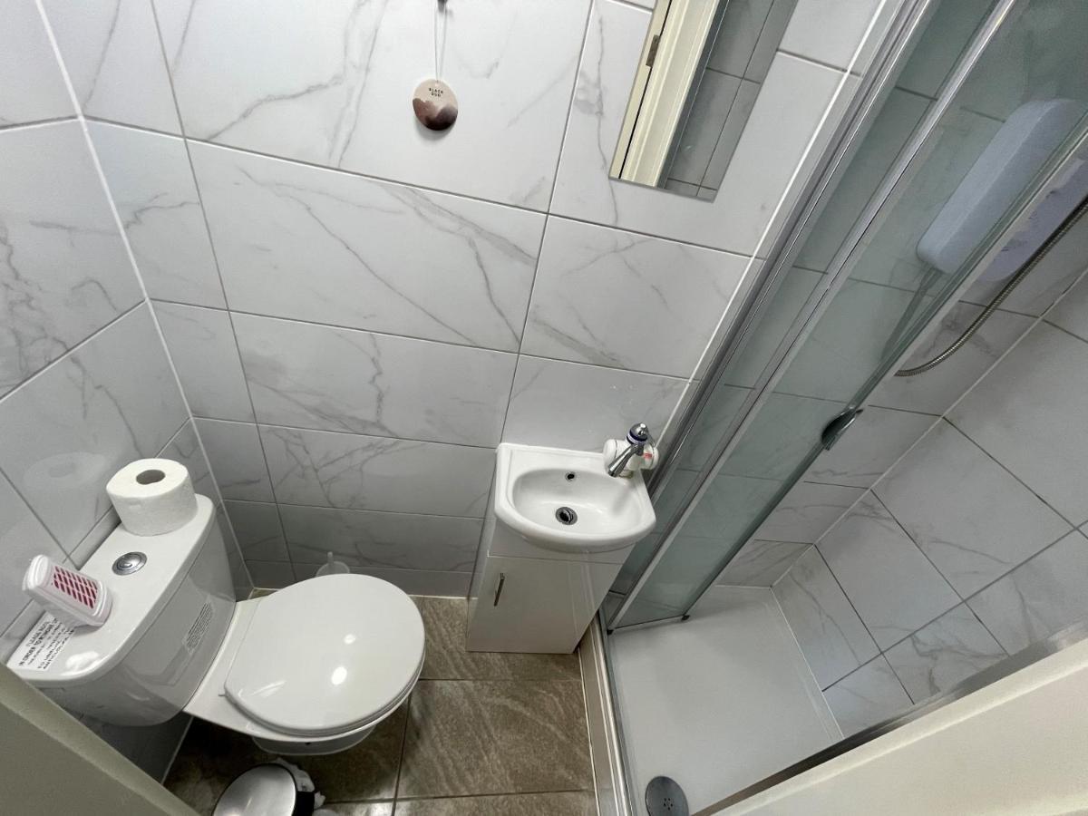 Letzi Premium Cozy Retreat Private En-Suite Rooms, Wembley Лондон Екстер'єр фото