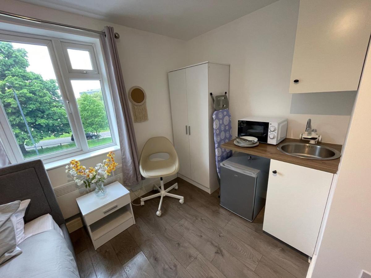 Letzi Premium Cozy Retreat Private En-Suite Rooms, Wembley Лондон Екстер'єр фото