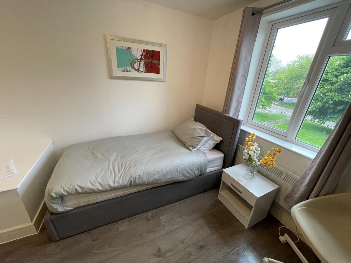 Letzi Premium Cozy Retreat Private En-Suite Rooms, Wembley Лондон Екстер'єр фото