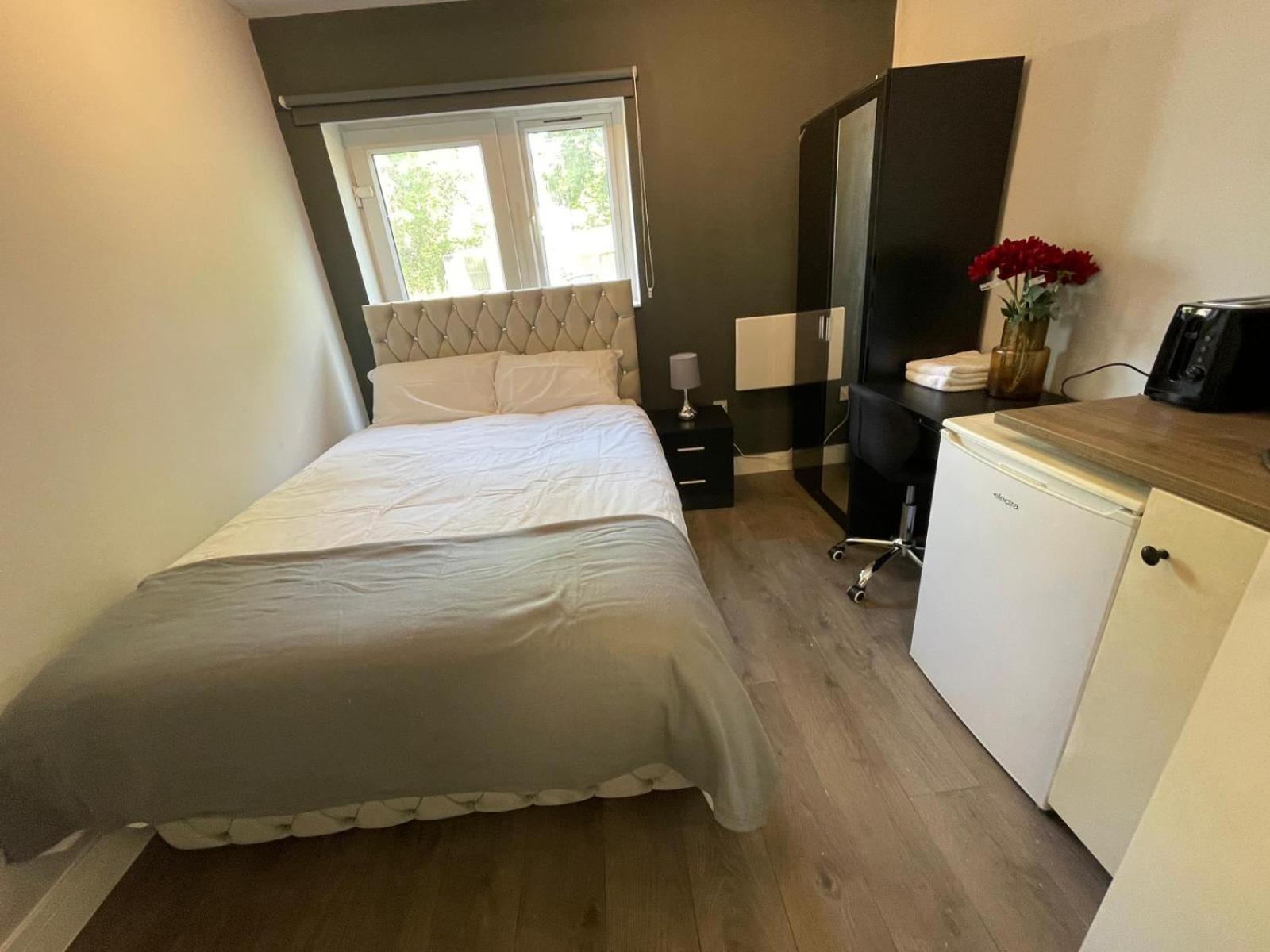 Letzi Premium Cozy Retreat Private En-Suite Rooms, Wembley Лондон Екстер'єр фото